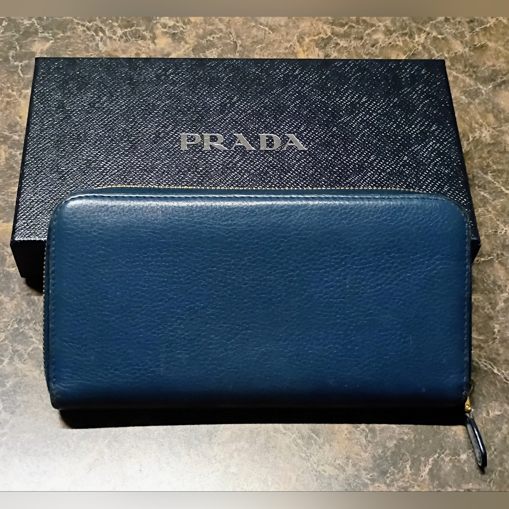 PRADA Saffiano Blue Leather Zip Around Wallet. With Box & AUTHENTICITY Card! - Picture 3 of 11